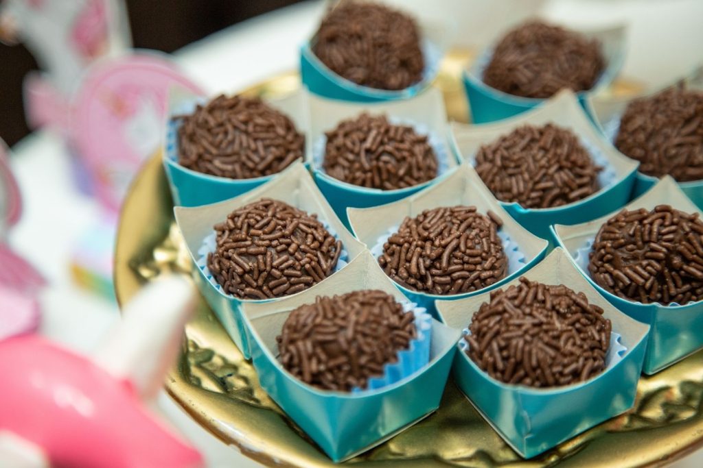 Brigadeiro Gourmet: O doce que virou febre e pode ser a sua nova fonte de renda!