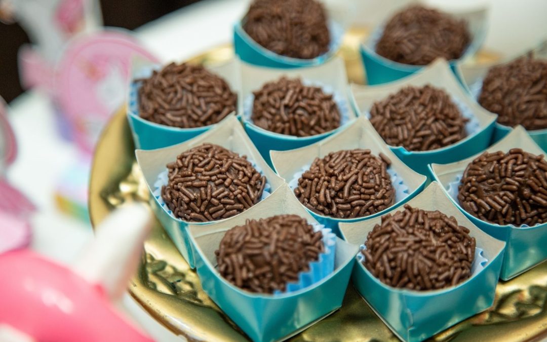Brigadeiro Gourmet: O doce que virou febre e pode ser a sua nova fonte de renda!