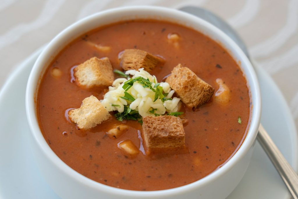 Caldinho de feijão como o de boteco: receita fácil e cremosa para aquecer (ou petiscar!)