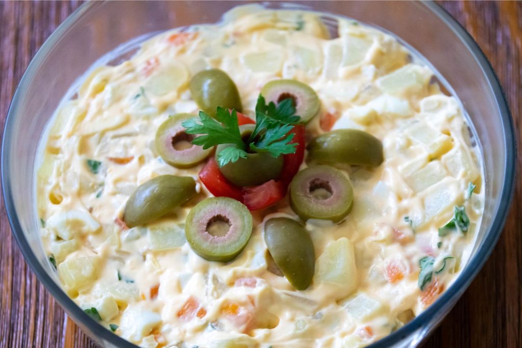 Cremosa e irresistível: A Salada de batatas com maionese de domingo!