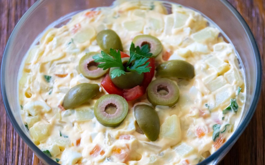 Cremosa e irresistível: A Salada de batatas com maionese de domingo!