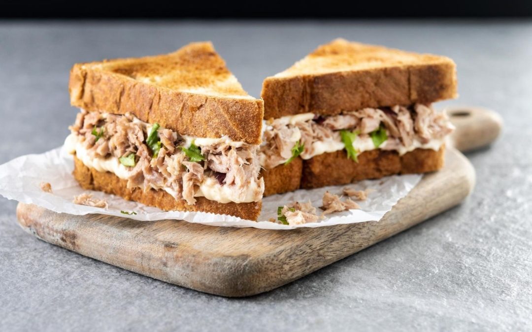 Patê de frango cremoso e saboroso para sanduíches