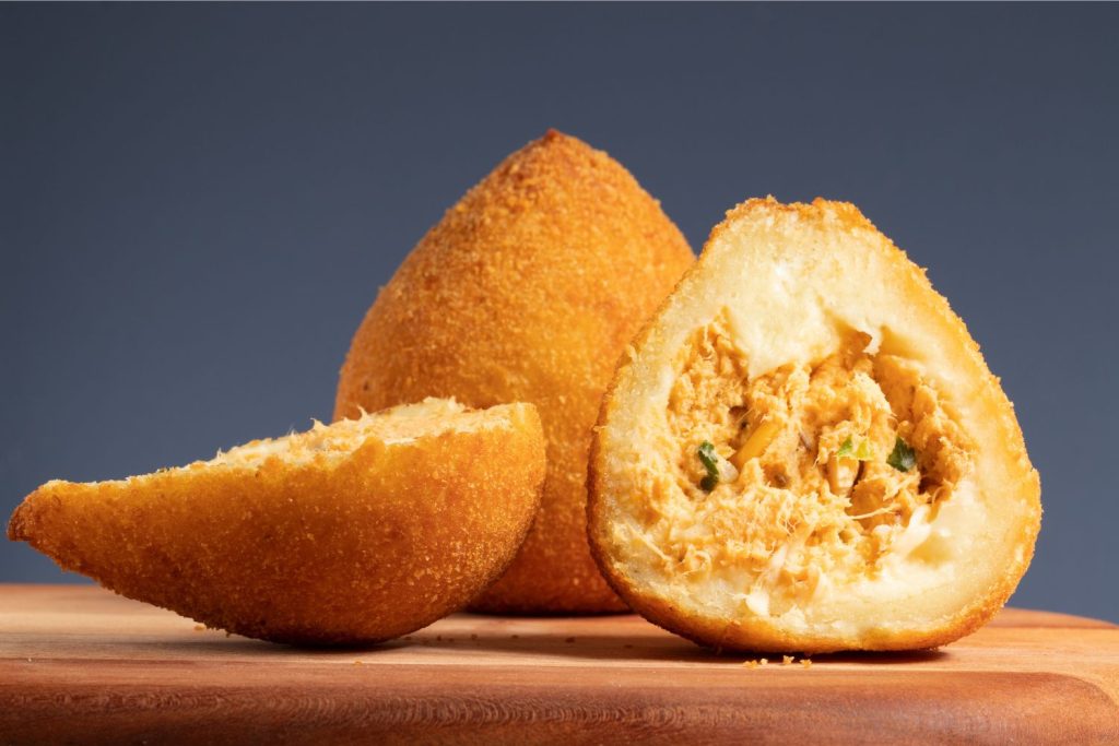 Coxinha de Frango com Requeijão Cremoso: a receita perfeita (massa e recheio)!