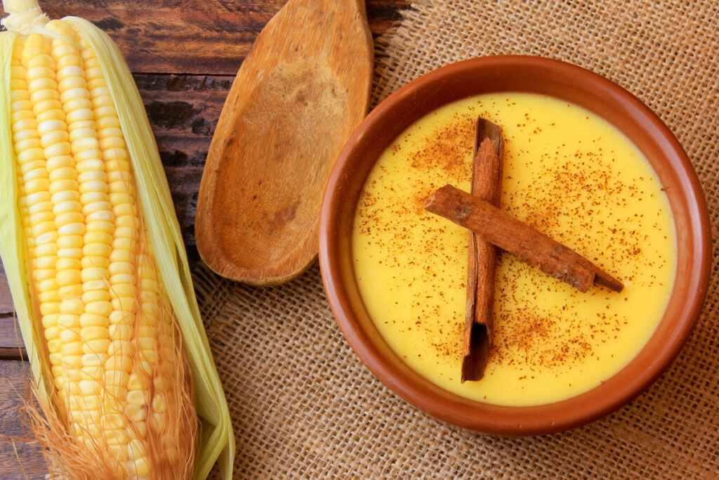 Curau de milho verde cremoso: A receita fácil que é pura festa junina!